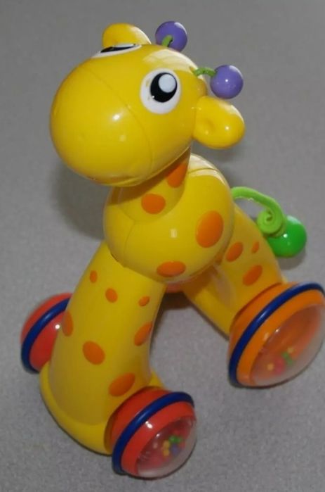Іграшка пластмасова Жираф з бряскаючими колесами, каталка