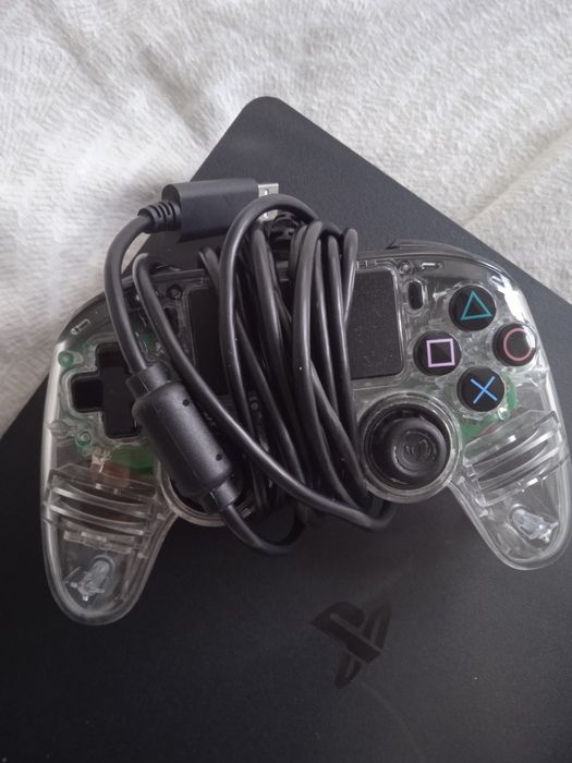 Playstation 4 [500GB] - Jogo e comando inclusos