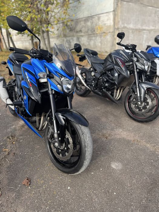 Японський мотоцикл Сузуки Suzuki з Японії