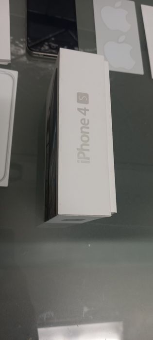 Apple IPhone 4S na caixa