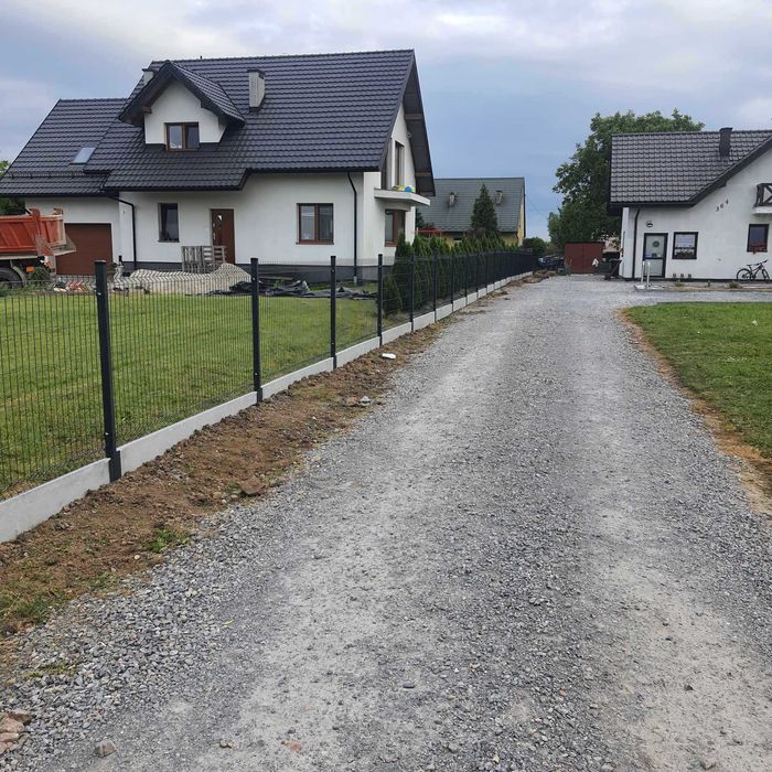 Ogrodzenie Panelowe 3D Podmurówka Słupki Montaż