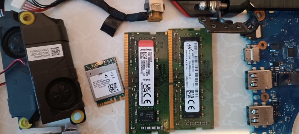 Комплектуючі від Asus FA 605I . Разом або окремо