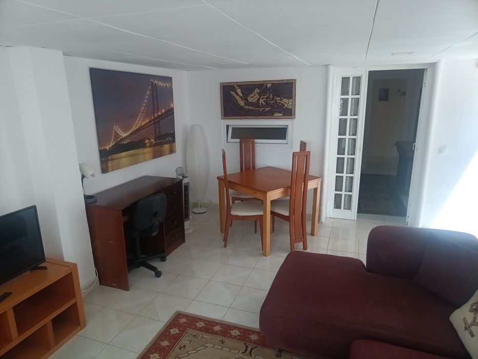 Apartamento T1+1 para alugar no centro de Almada