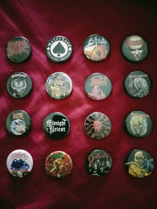 Crachás com temas musicais - heavy metal