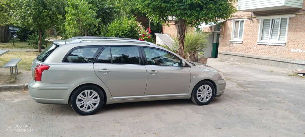 Тойота Авенсіс Т25