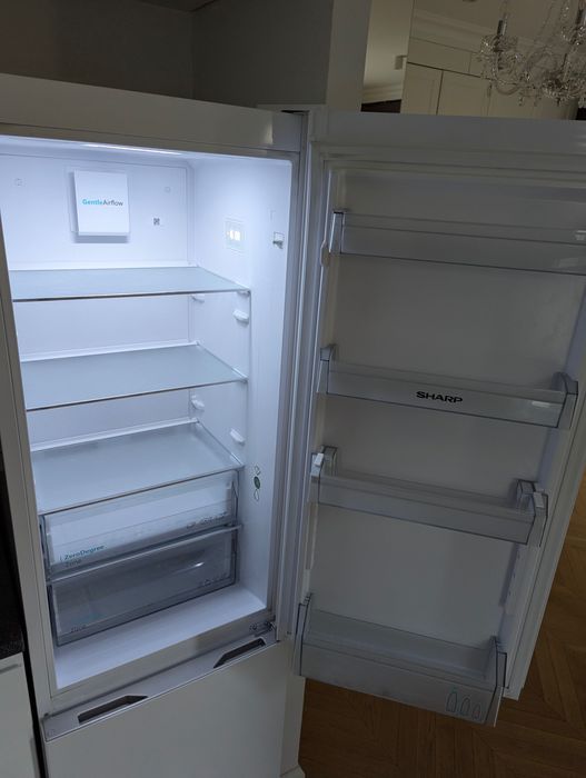 Lodówka SHARP w świetnym stanie
