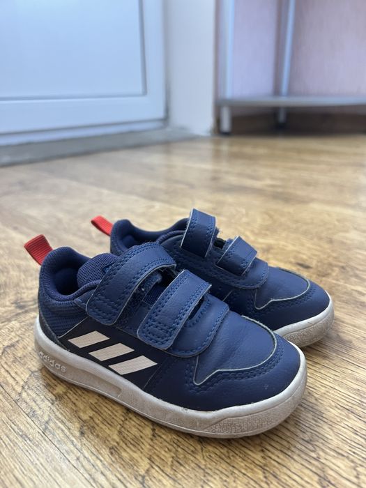 Кросівки adidas