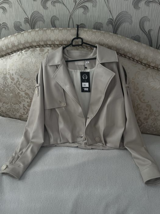 Шкіряна  куртка молоко