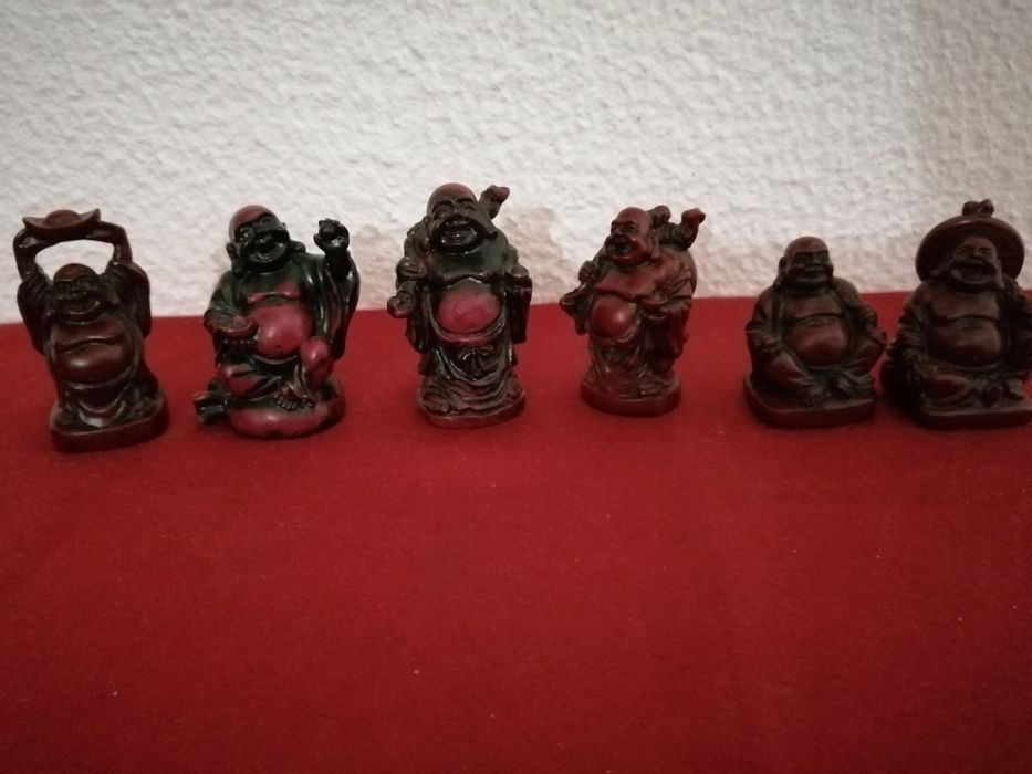6 Estatuetas pequenas por 12 euros