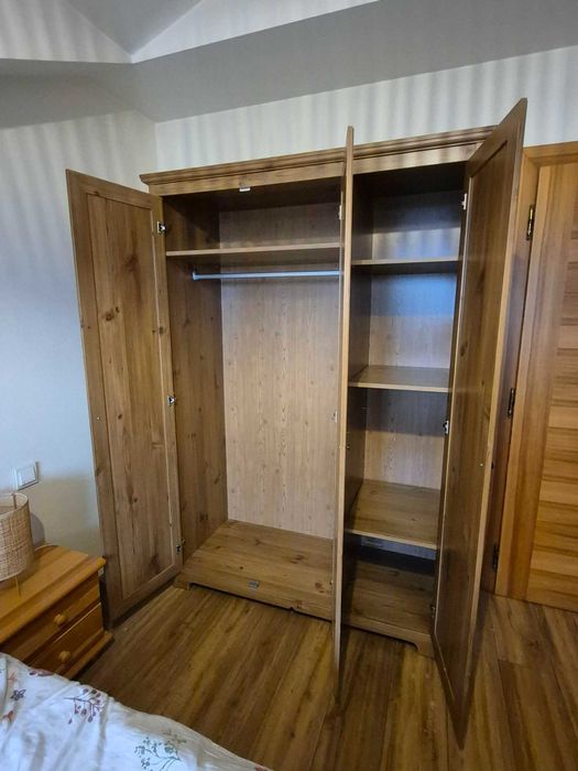 Szafa trzydrzwiowa z lustrem