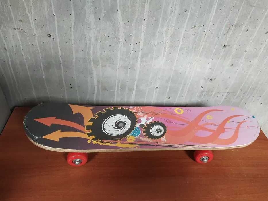 Fabrycznie nowa  Deskorolka młodzieżowa