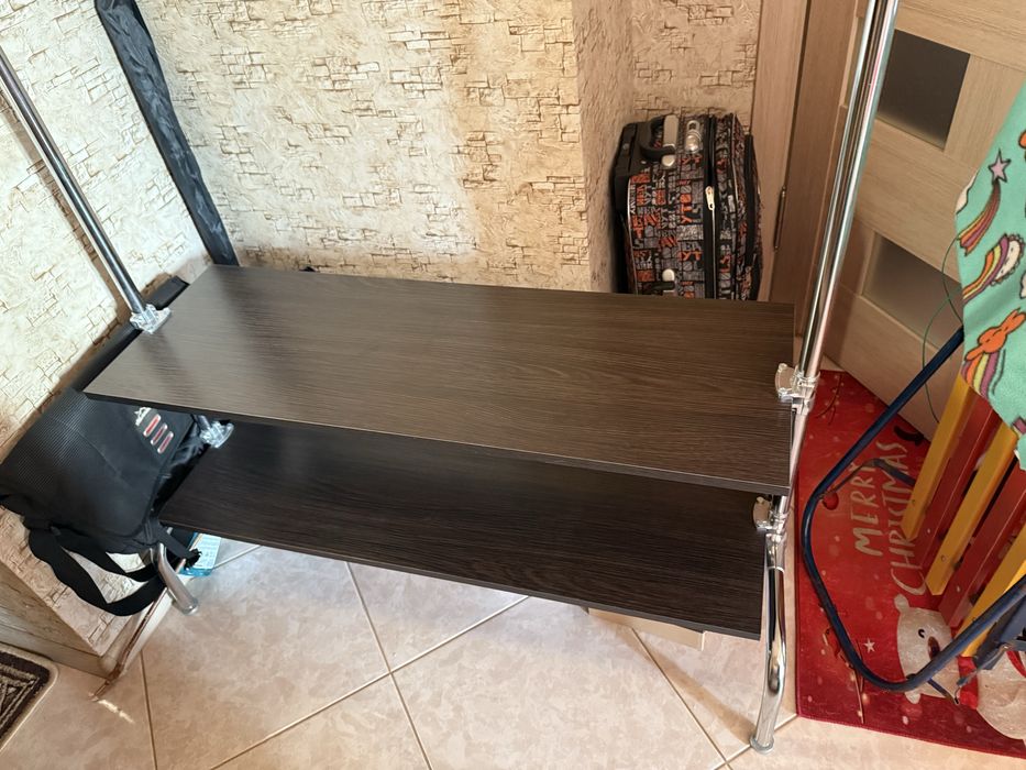 Терміново!!!Металева вішалка для одягу з двома полицями