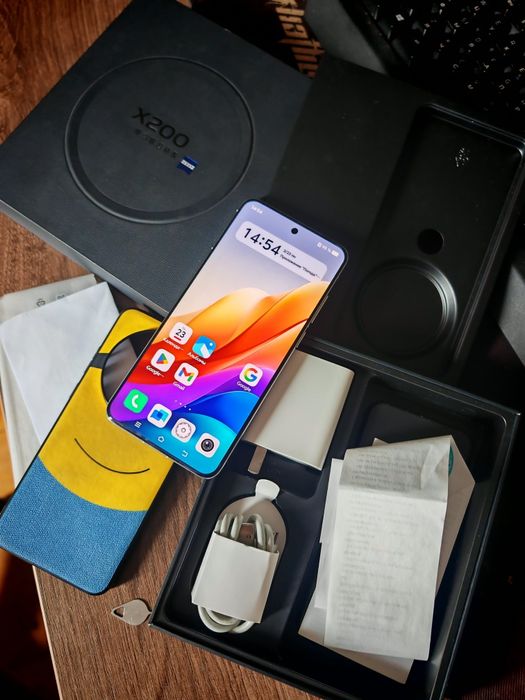 Vivo x200 12\256 gb Zeiss