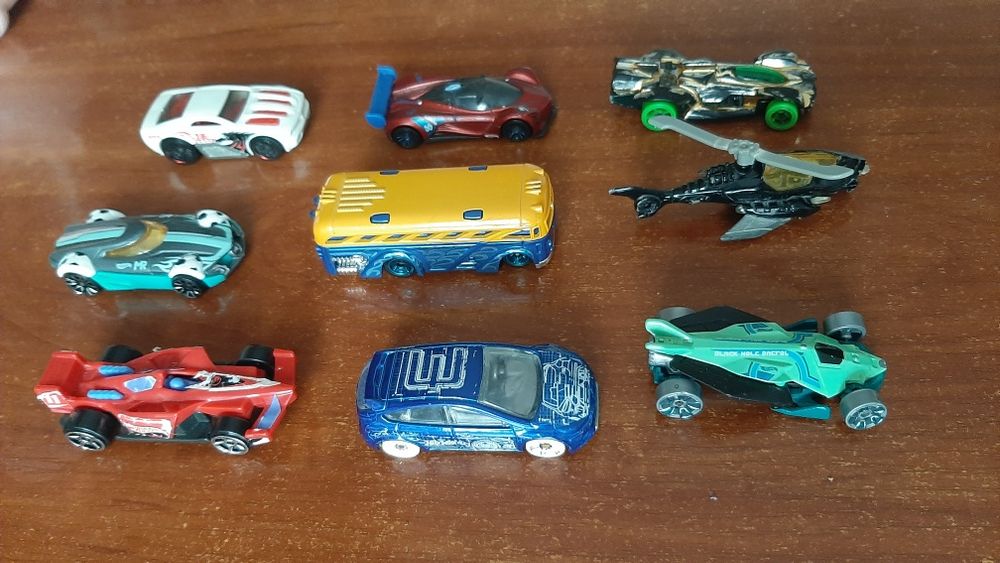 Машинки,погрузчик,автобус,грузовики,вертолёт модели и игрушки