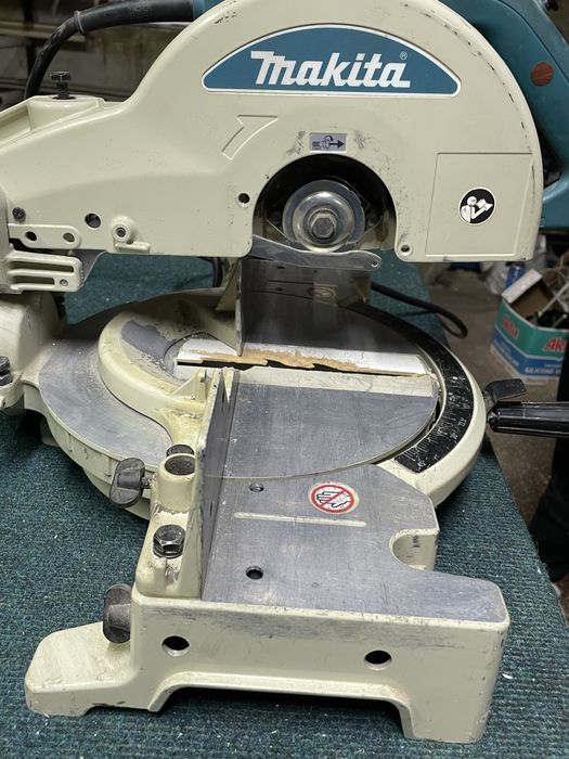 Дисковая торцовочная пила LS1040