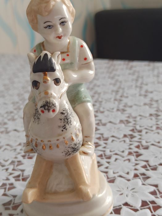 Статуэтка мальчик на лошадке