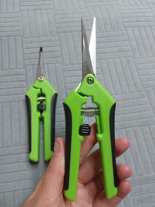 Садові ножиці з пружиною