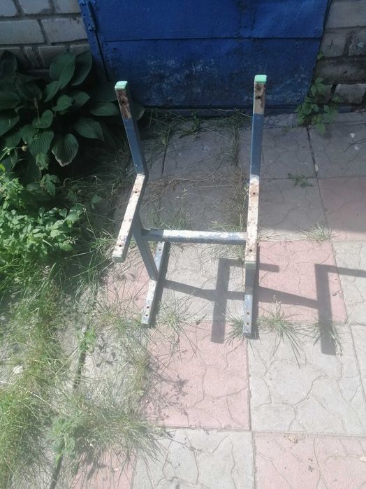 Продам стулья железные