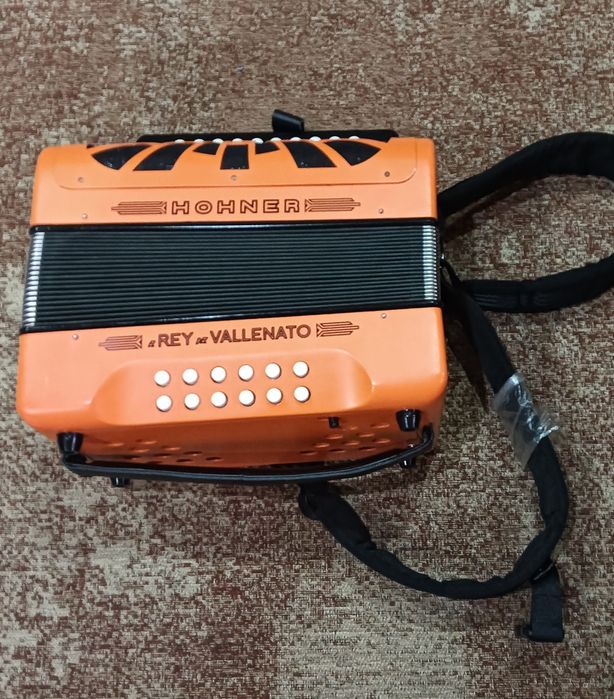 Concertina  HOHNER  usada  com pouco uso