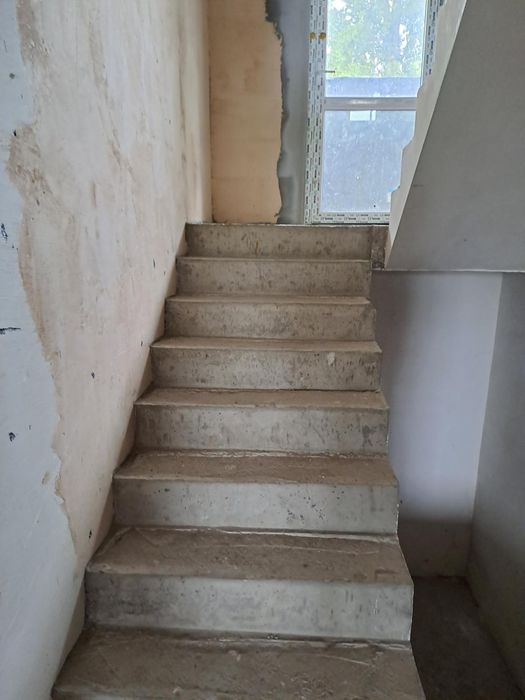 Продам приміщення на 14 квартир + гараж, поруч з метро "Берестейська"