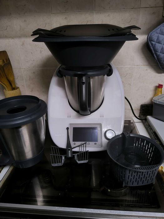 Bimby tm5 com vários acessórios