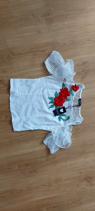 Блузка з нашивками вышиванка