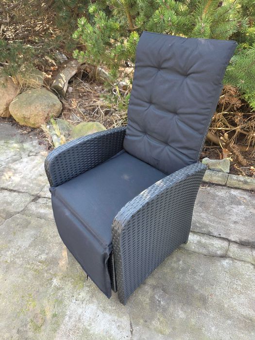 Rozkładany fotel ogrodowy z podnóżkiem antracyt technorattan