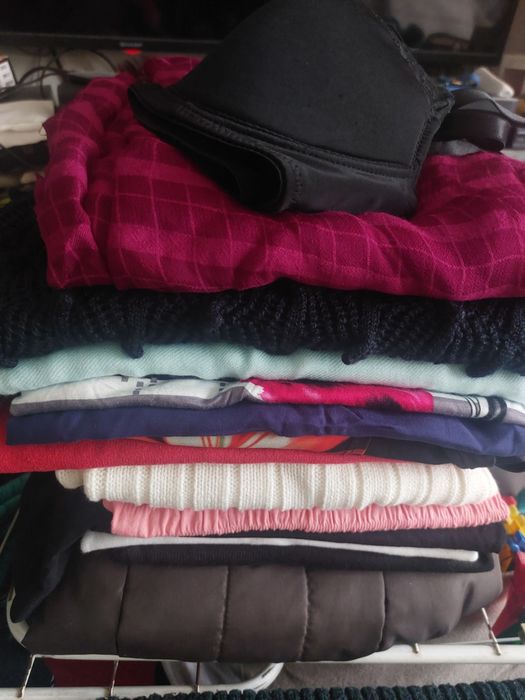 Paka ubrań damskich r L ( kurtka, sweterki, bluzki)+ gratisy