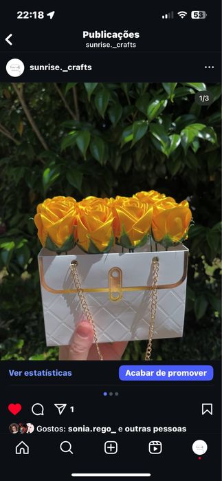 Arranjo de rosas douradas