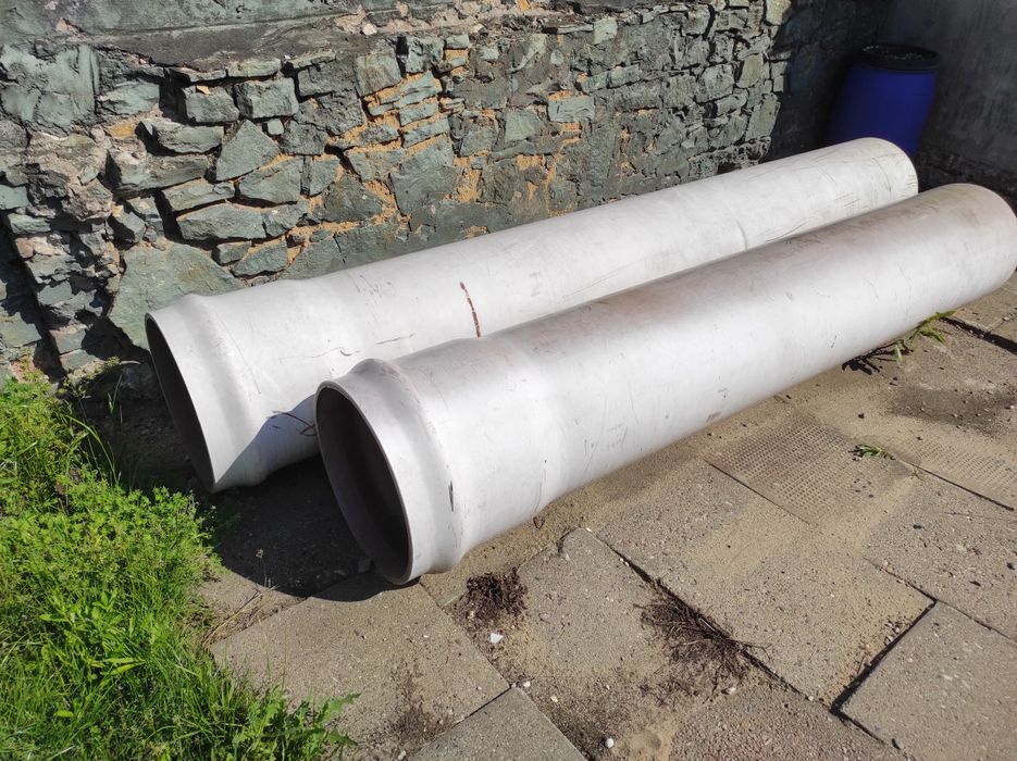 Dwie rury kanalizacyjne średnicy 500mm, ścianka 16mm długość 338 i 278