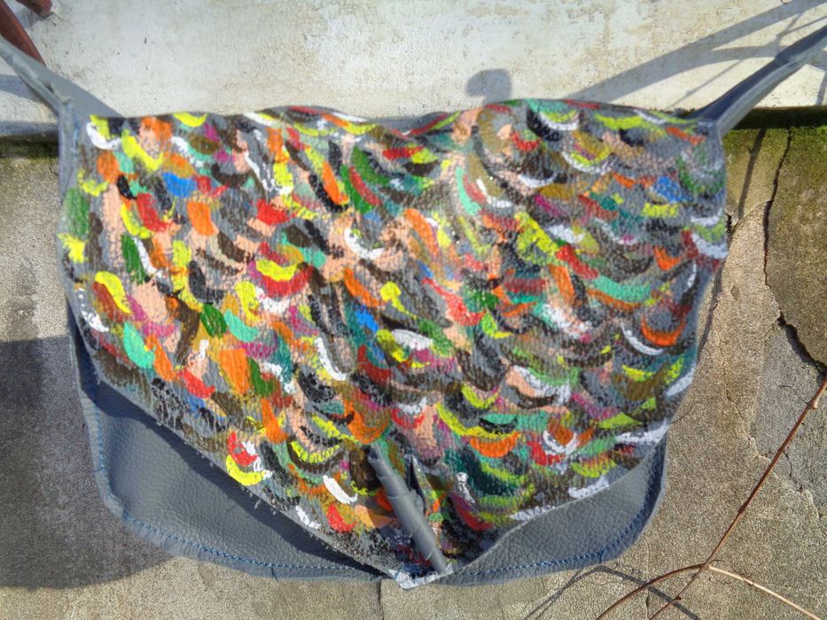 Artystyczna mała niebieska skórzana torebka. Handmade