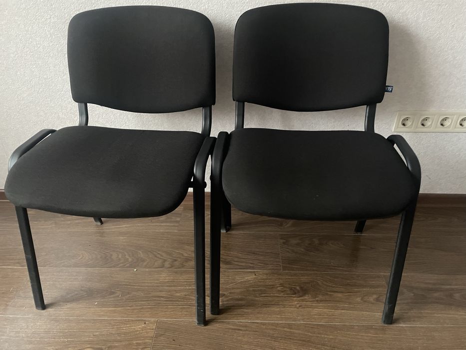 Продам офісні меблі : стіл , тумба стільці