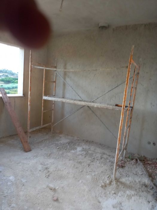 Pedreiro e ladrilhador polivalente