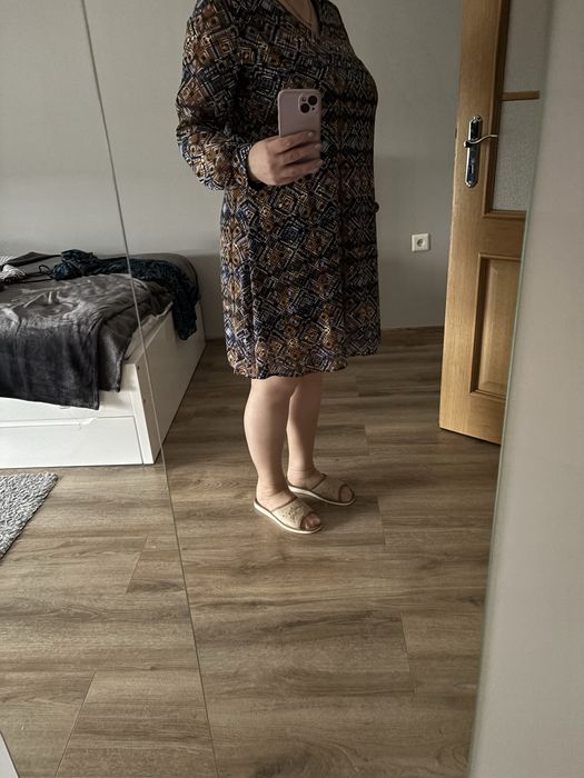 Nowa sukienka rozmiar  42/44 firmy reszka