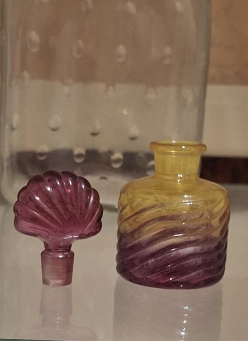 Frasco de perfume em vidro opalino roxo e amarelo déco 1920