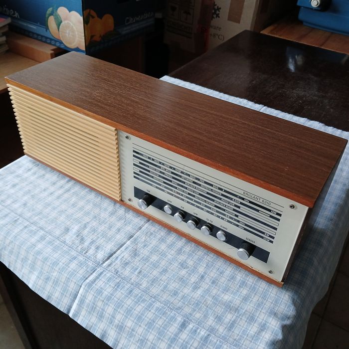 Rádio antigo BRILLANT 6310