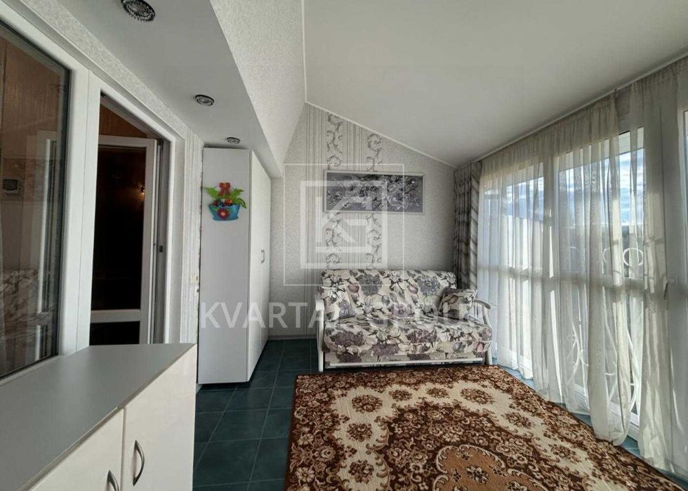 Будинок з ремонтом і ландшафтним дизайном у тихому районі!