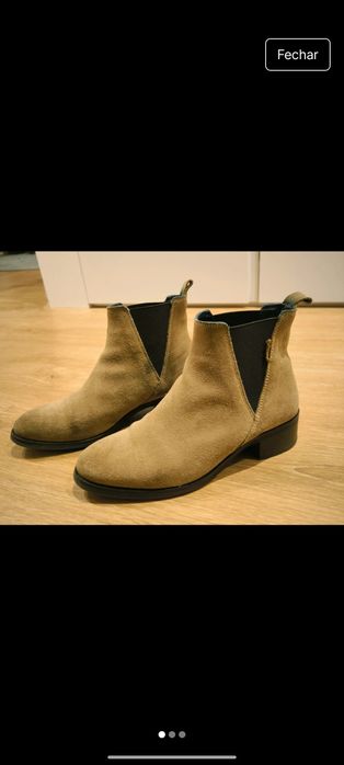 Botas de camurça genuína, da marca Benedita. Em bom estado.