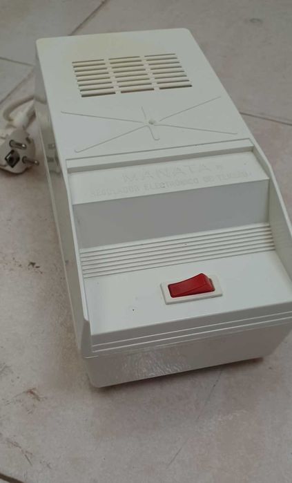 Regulador Eletrónico de Tensão