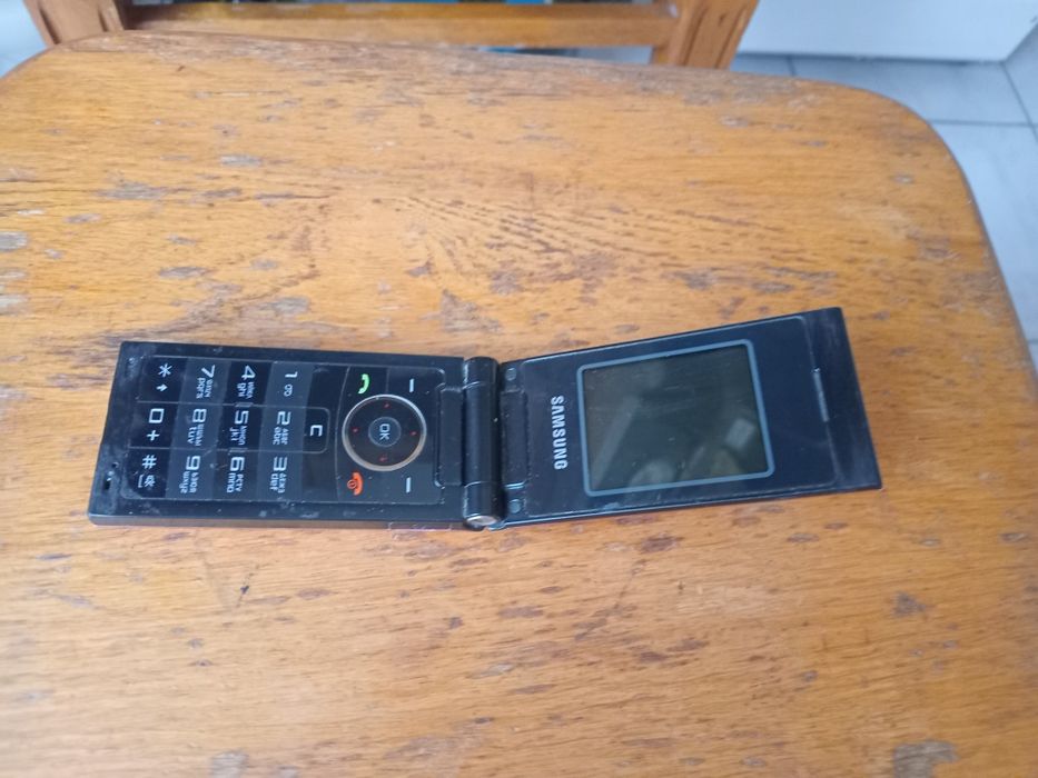 Мобильный телефон на запчасти Samsung