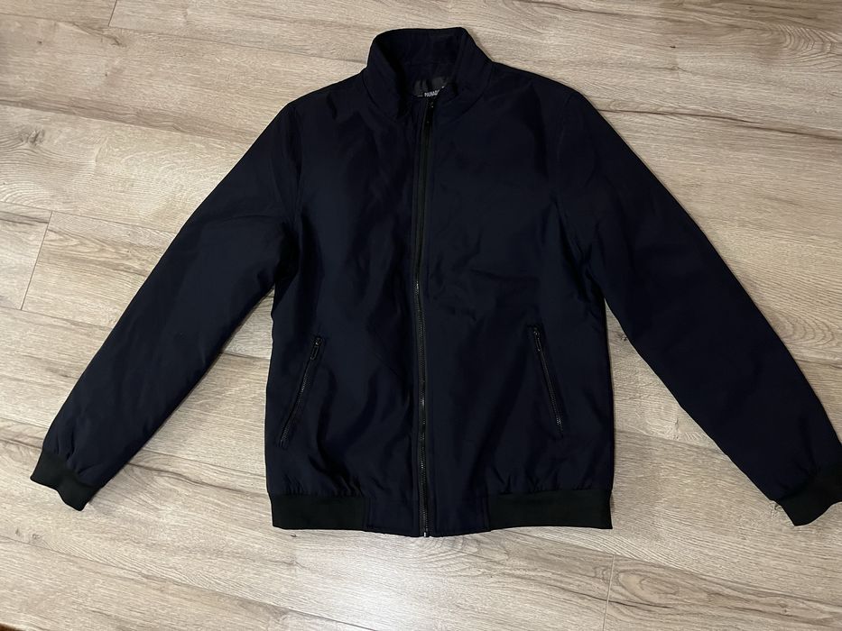 Продається бомбер чоловічий