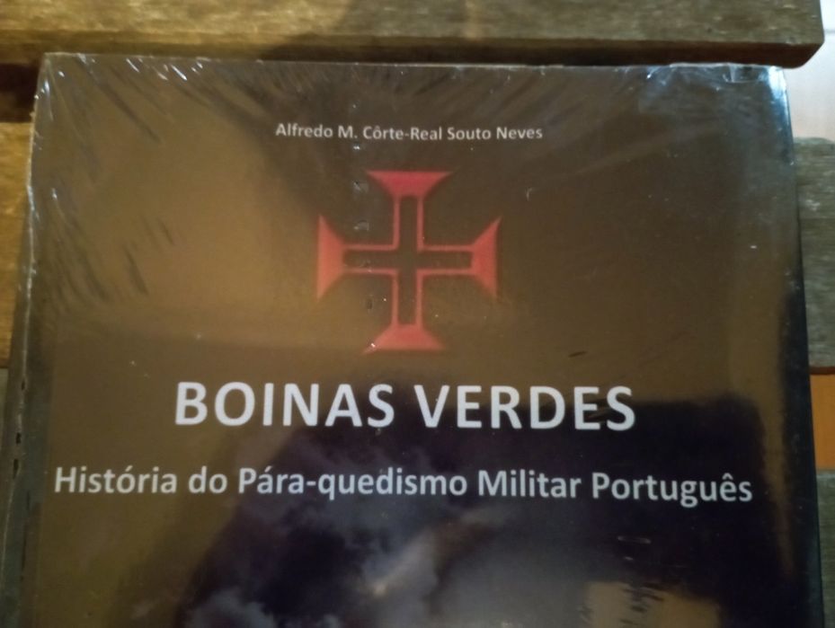 Livro "Boinas Verdes - História do Pára-quedismo Militar Português"