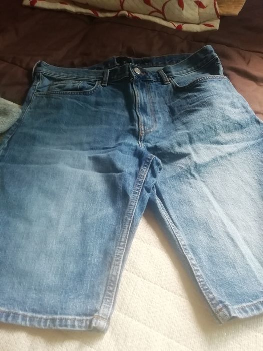 Roupa de homem em bom estado