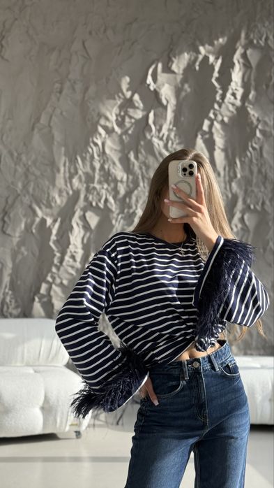 Лонгслів оверсайз із пірʼям