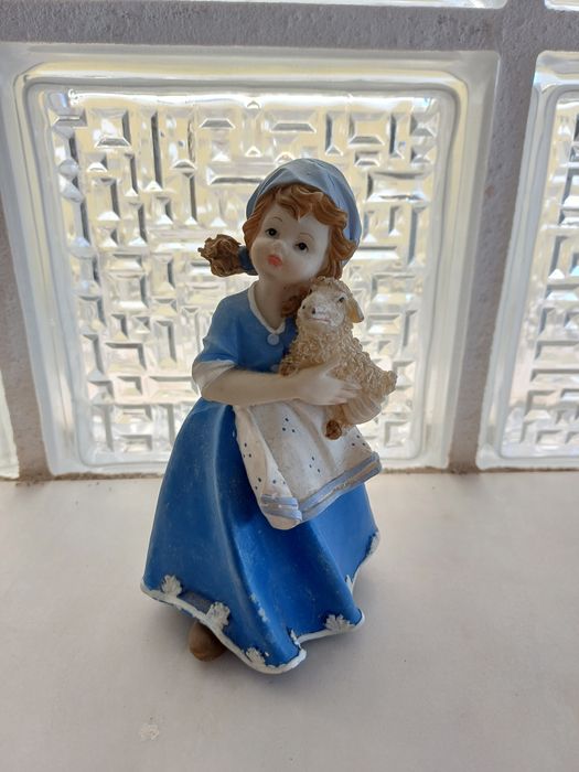 Coleção de bonecas de loiça