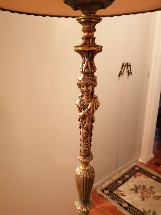 Candeeiro de Pé Alto, bronze trabalhado, com Abajur Veludo (Vintage)