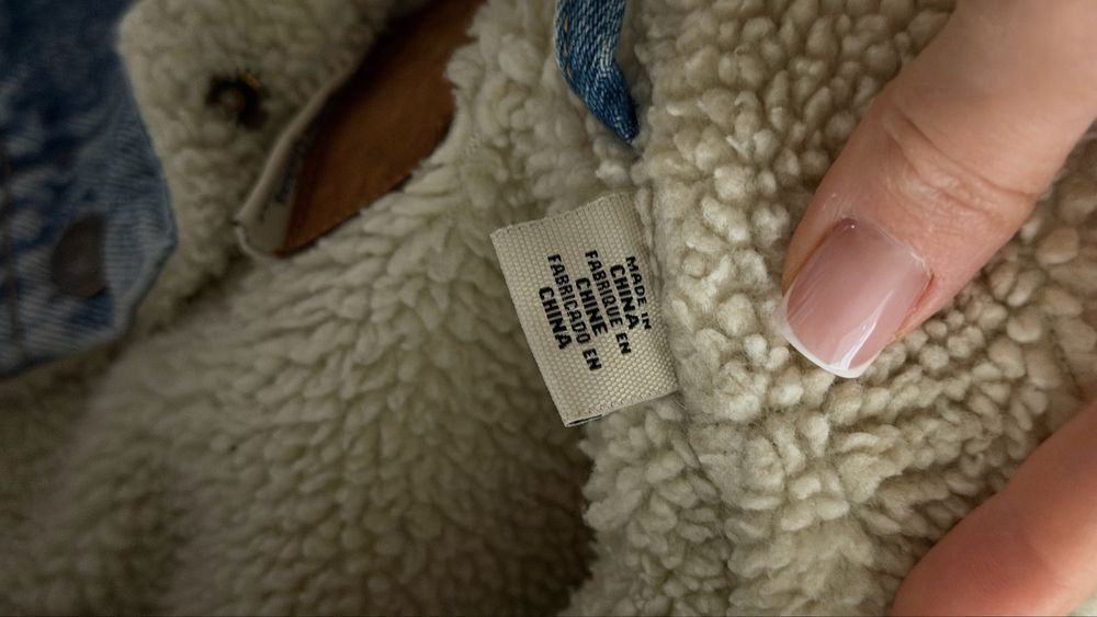 джинсовая куртка Levi's® Sherpa Trucker Jacket.