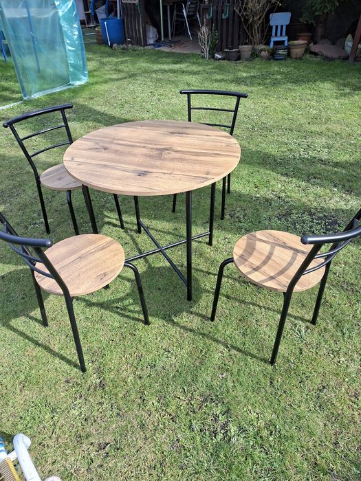 Nowy zestaw - stół z krzesłami