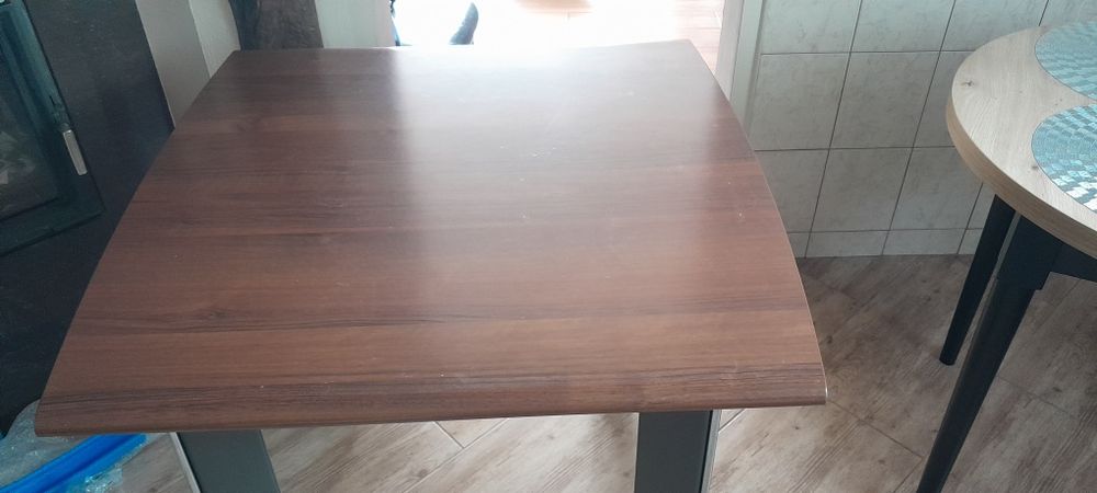 Stół do jadalni lub pokoju