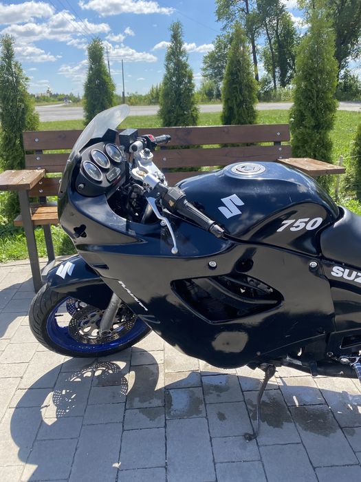 Suzuki katana 750